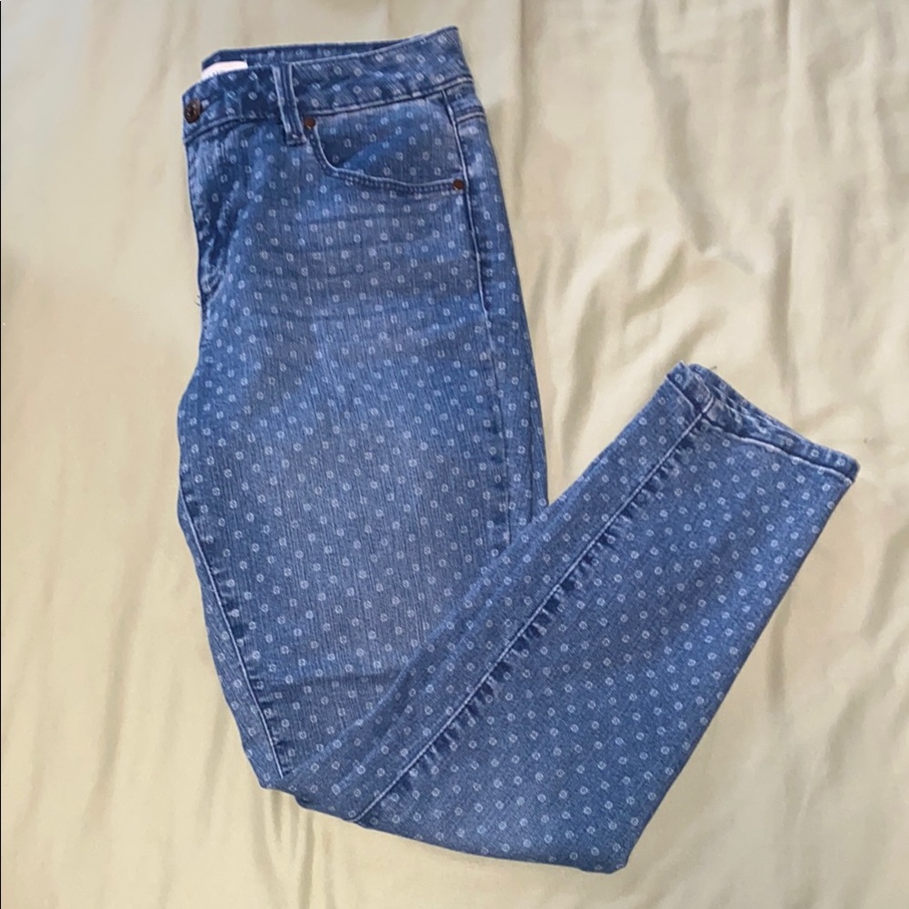 Artisan NY Blue Skinny Jeans with Subtle Pattern